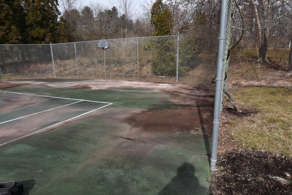 20-year-old-tennis-court-before_DeShayes-Dream-Courts
